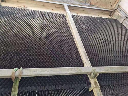 深圳招商銀行研發(fā)中心冷卻塔填料更換、底盤漏水補漏